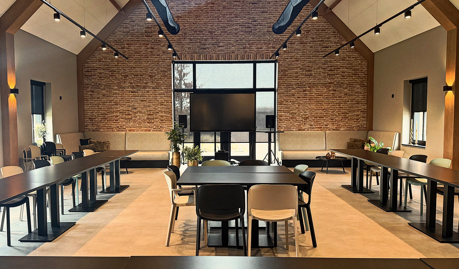 12D0ECFE-5FE0-469B-AF86-E31BF2BB915DD